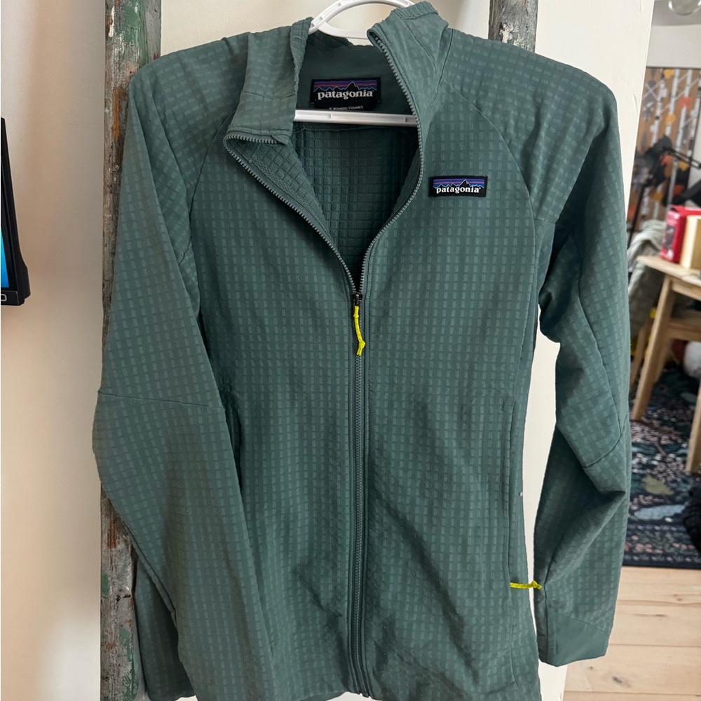 Patagonia Women's Utility Jacket in Forest Green